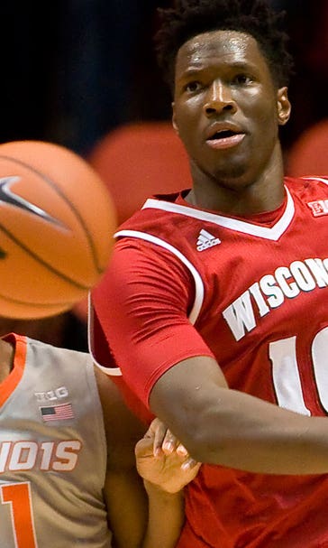 Hayes, Koenig pace Wisconsin in road win at Illinois